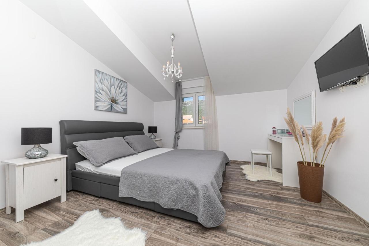 Perla Castellana Appartement Kaštela Buitenkant foto