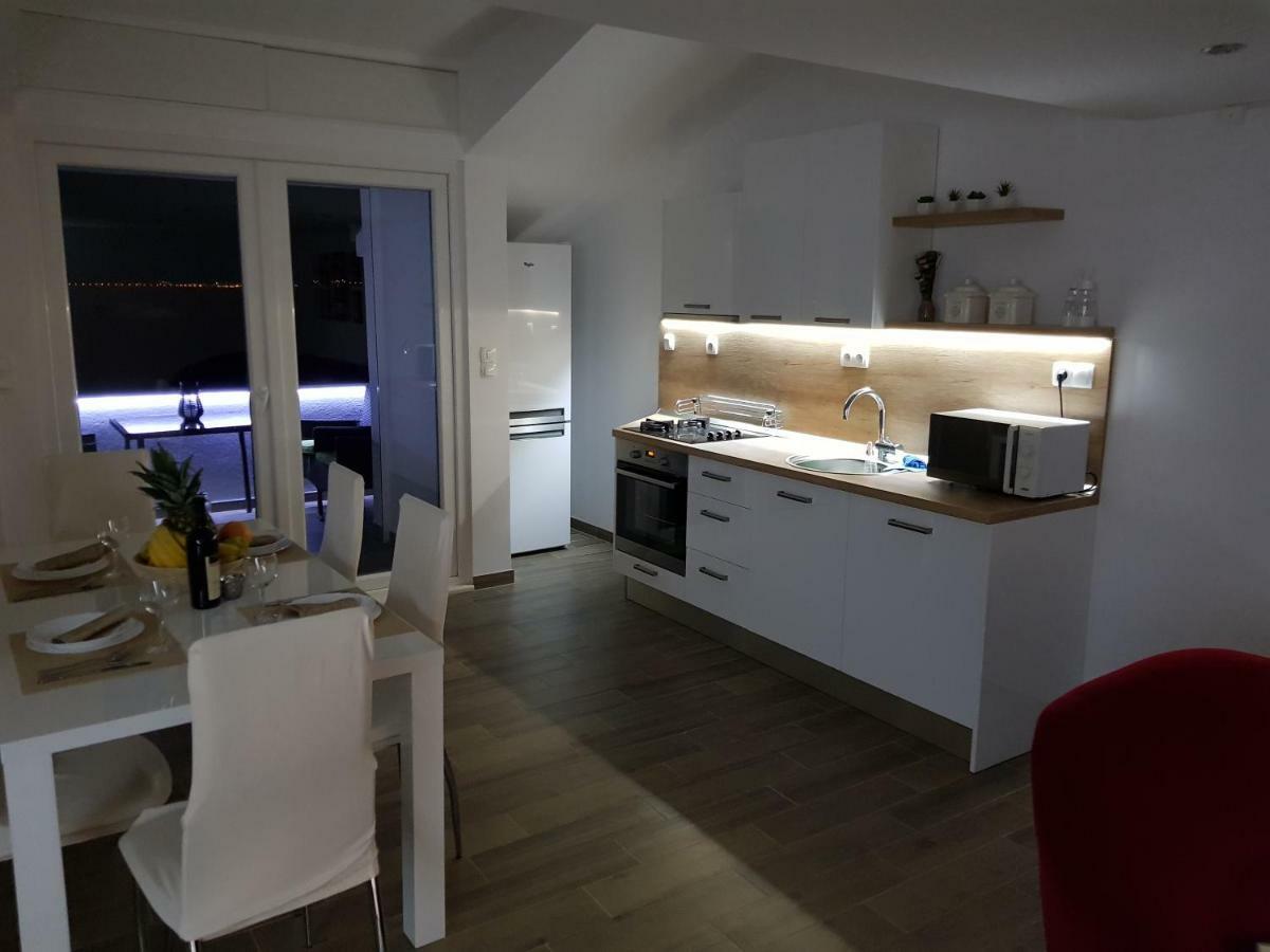 Perla Castellana Appartement Kaštela Buitenkant foto